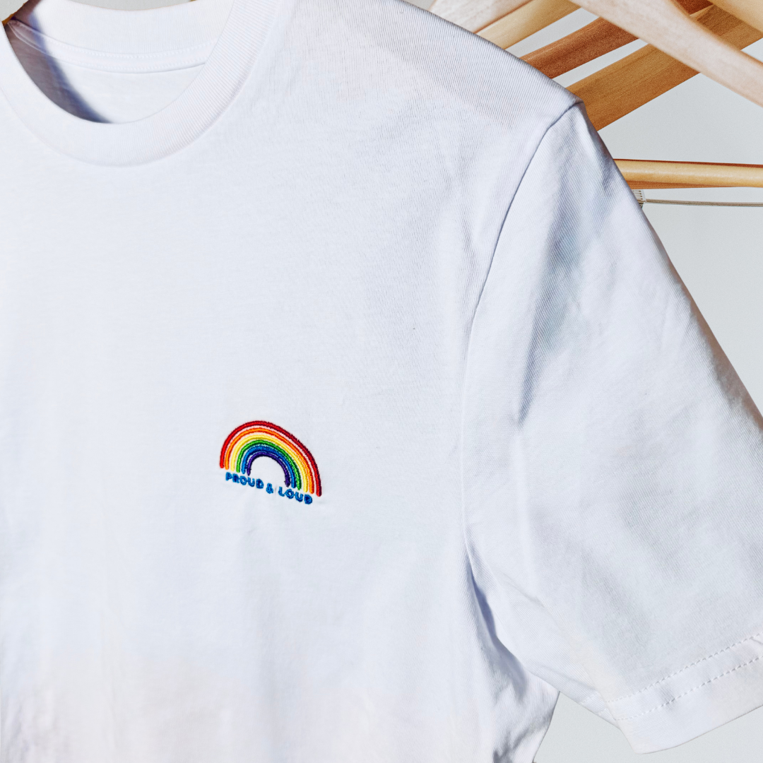 pride_t-shirt_regenbogen_bio-bestickt