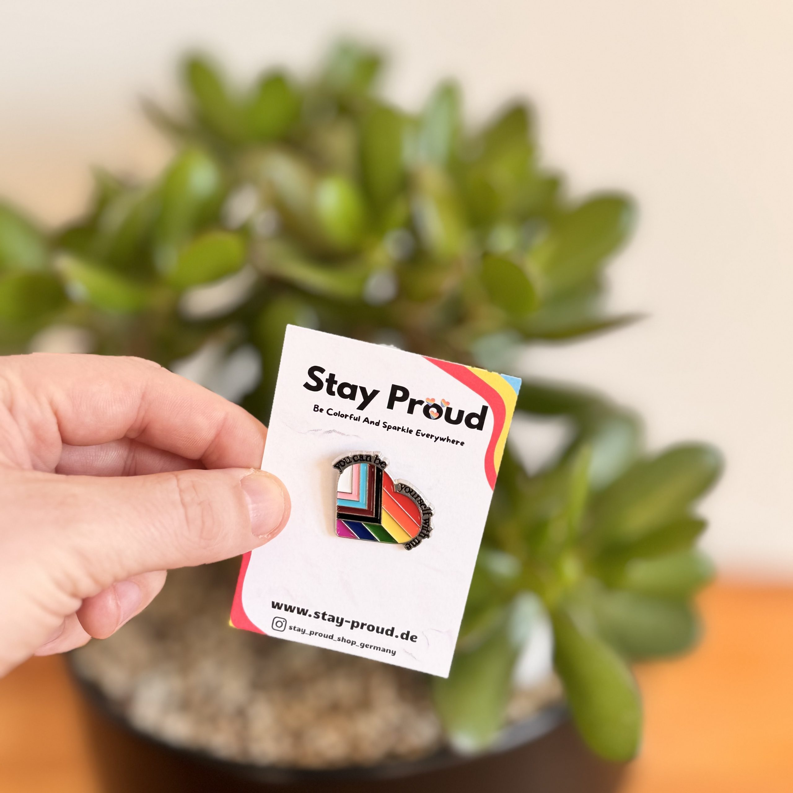 pride-merch-pin-accessoire-emaille