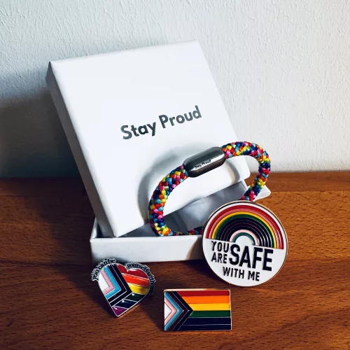 set-pride-armband-pin