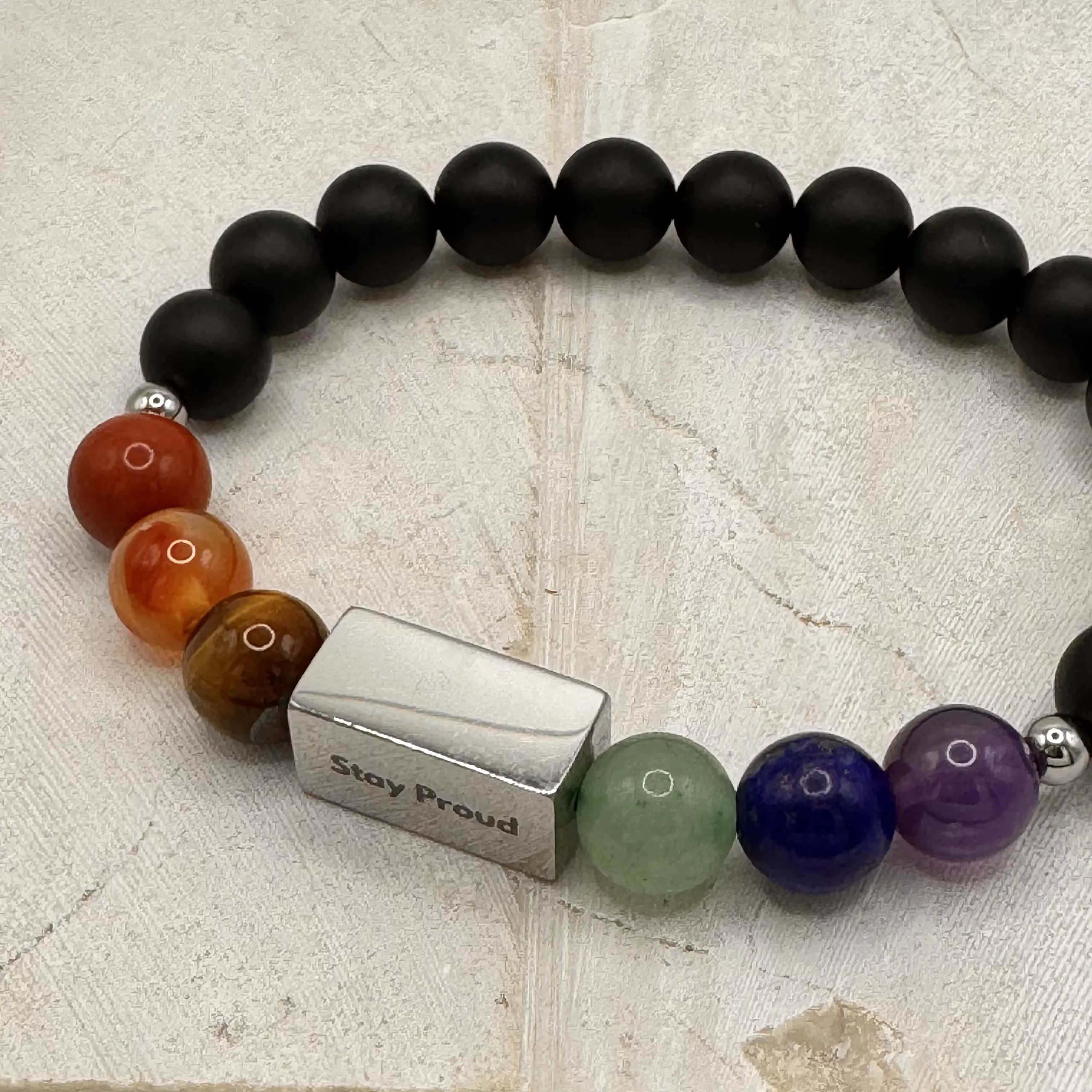 pride-armband-perlenarmband-perlen-edelsteine-regenbogen-queer